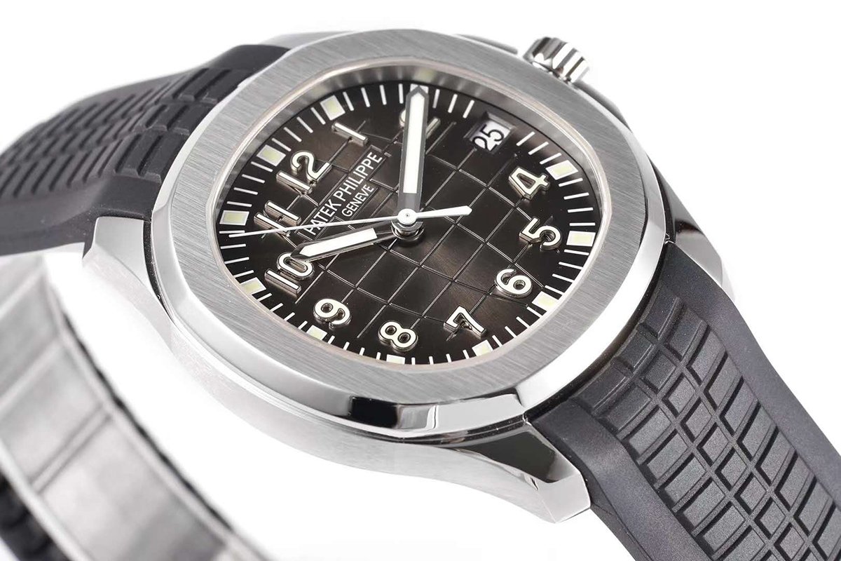Aquanaut 5165A-001 Black Dial in Steel