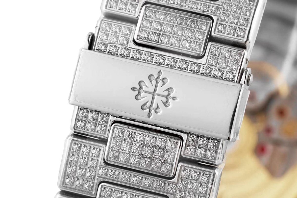 Nautilus Jumbo 5711 D1am0nd Dial in White Gold with Paved D1am0nds