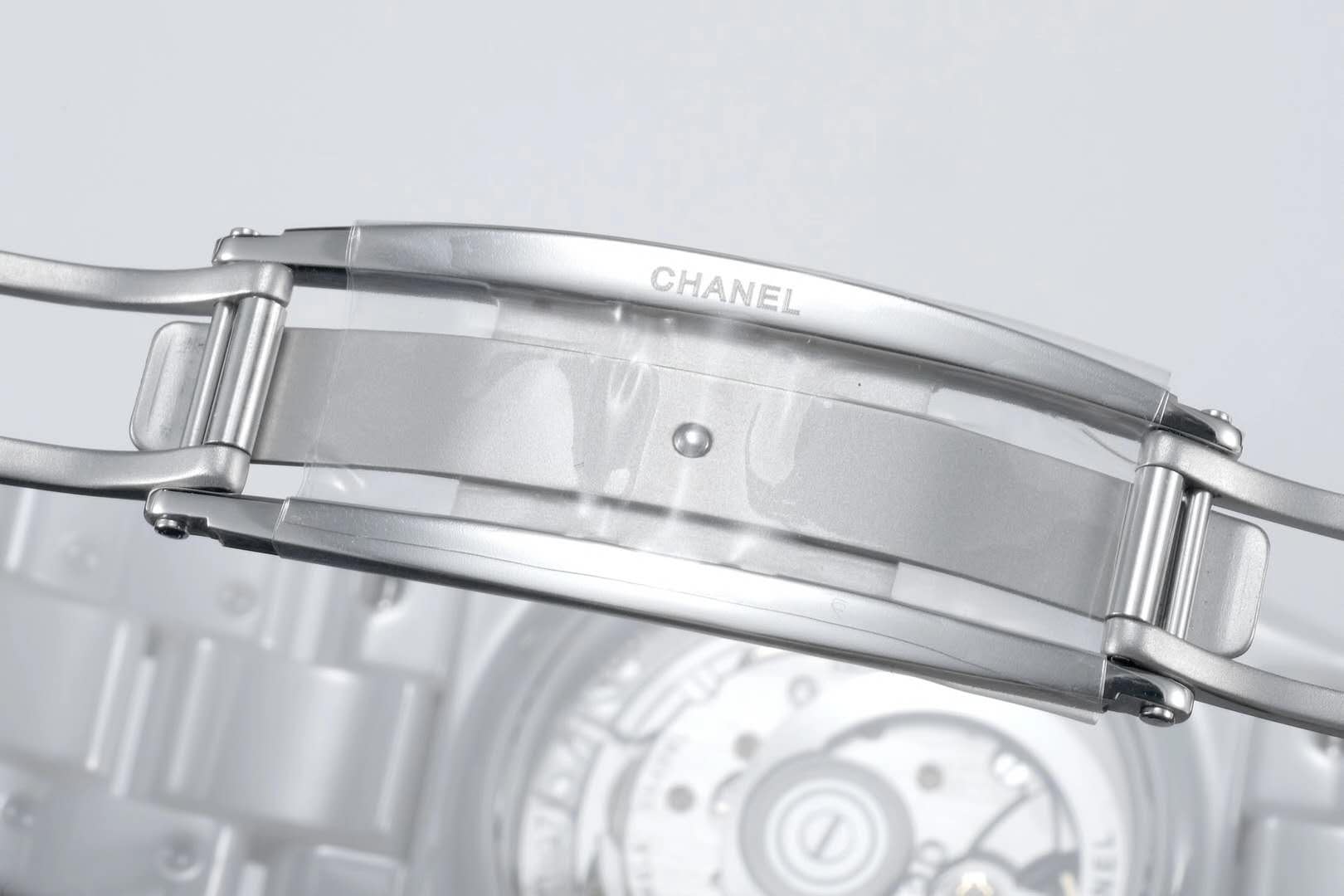 J12 White Ceramic and Steel Ref: H5700