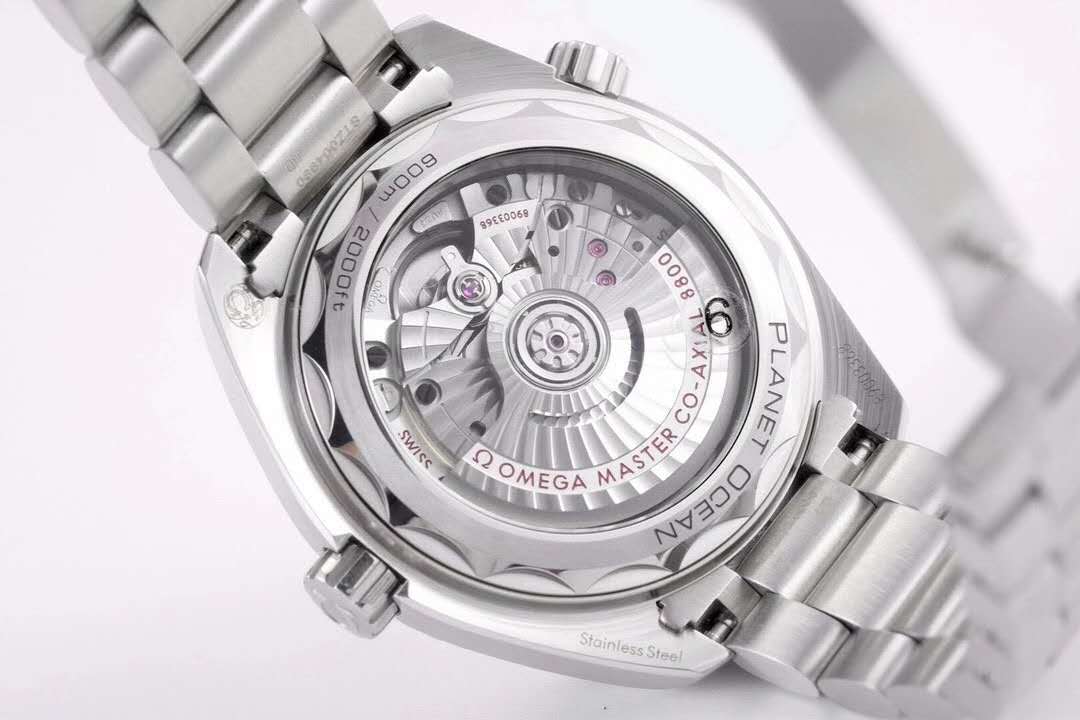 Seamaster Planet Ocean 600M Co-Axial Master Chronometer White Dial 39.5mm on Bracelet