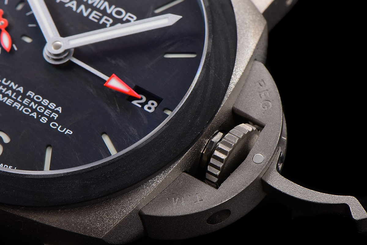 PAM1096 Luna Rossa GMT 42mm