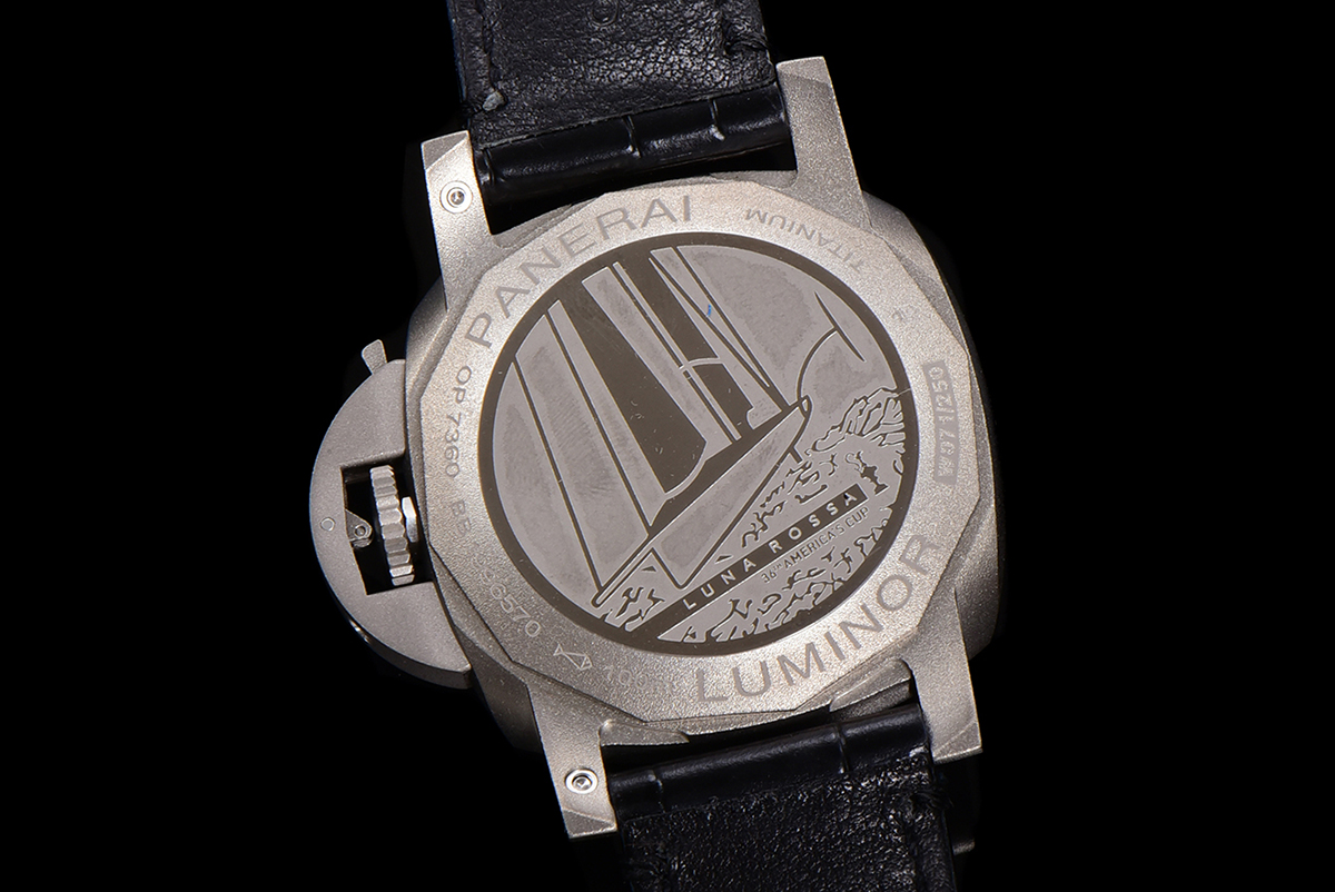 PAM1096 Luna Rossa GMT 42mm