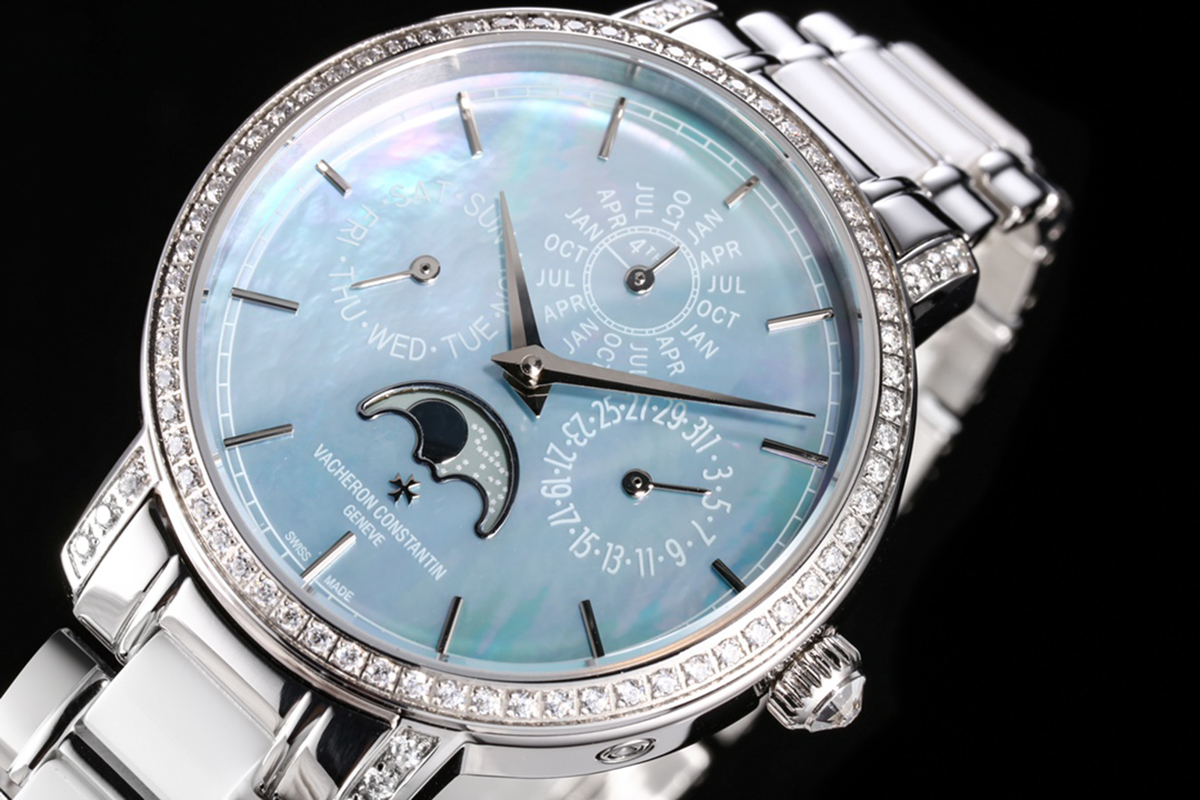 Traditionelle Perpetual Calendar Ultra-Thin 4305T/000G-B948 Blue Dial in White Gold on Bracelet