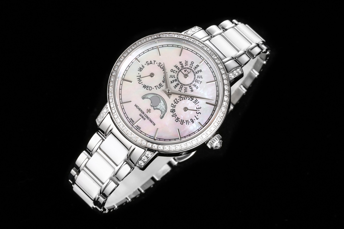 Traditionelle Perpetual Calendar Ultra-Thin 4305T/000G White Dial in White Gold on Bracelet