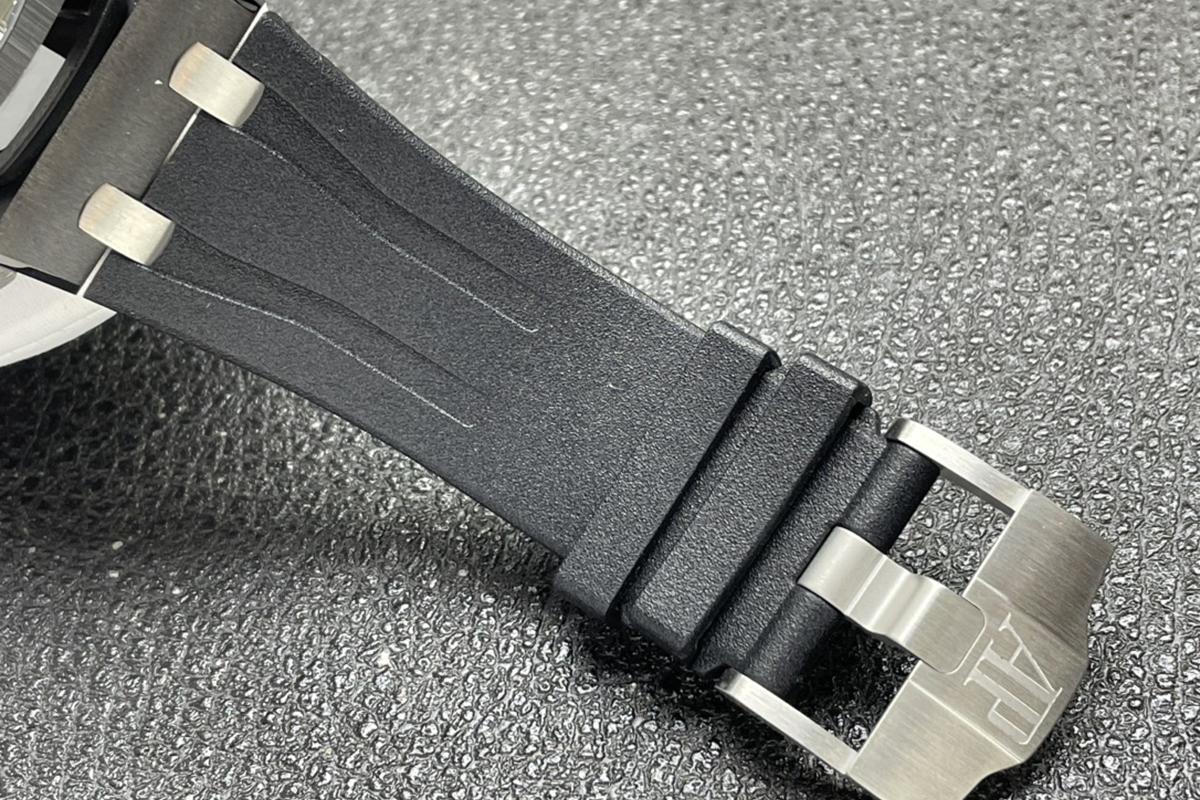 Royal Oak Offshore Novelty 43mm Grey Dial Ref. 26405CG